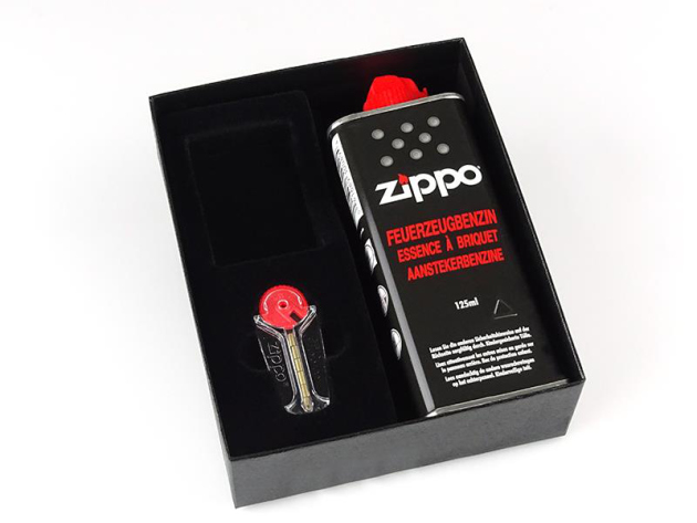 Zippo Smokers Set (Lighter Gas + Flints + Orig. Box)