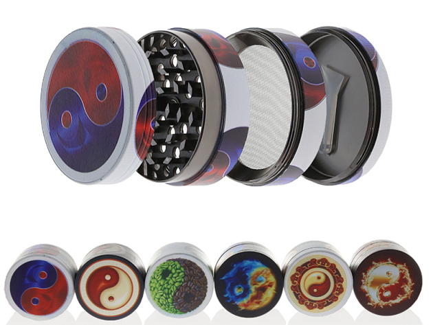 Grinder "Yin & Yang" Metall; 6 versch. Motive; 4-tlg.; 52 x 35 mm; einzeln