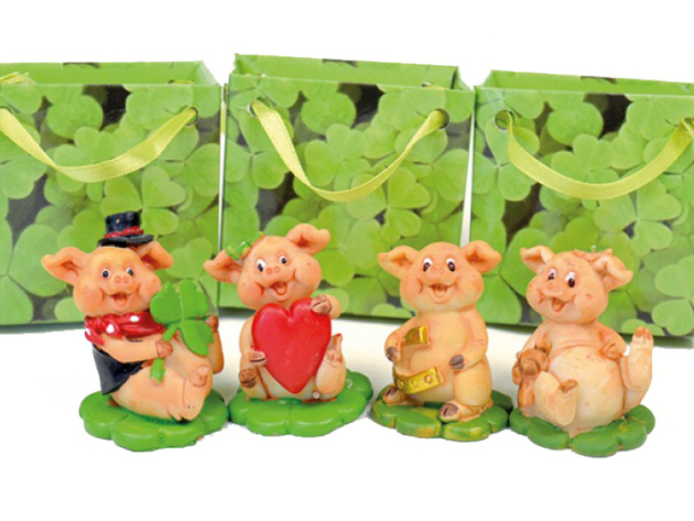 Glücksbringer - Schweinchen in einer Kleeblatttasche, 5 x 4 cm, sortiert, 24er Display