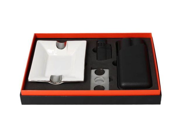 Zigarrenset: Zigarrenascher, Etui Ring 57, Cutter Ring 53, 4er Jet-Feuerzeug, mit Geschenkbox