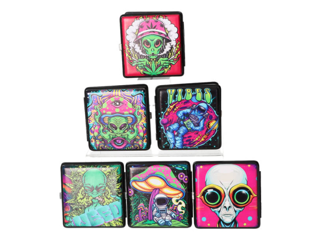 Zigarettenetuis "Aliens/Mushrooms"; für 20 Zig., mit Gummiband. 6-fach sortiert