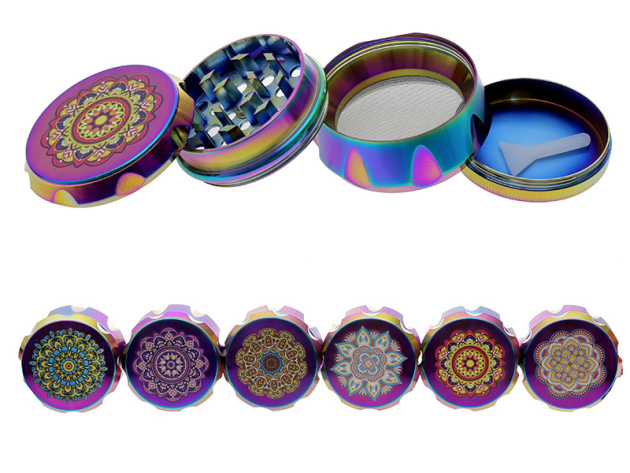 Grinder "Mandala"; regenbogenfarbig; 4-tlg.; 6-fach sort.; Ø 45 mm; Höhe: 3,9 cm, einzeln