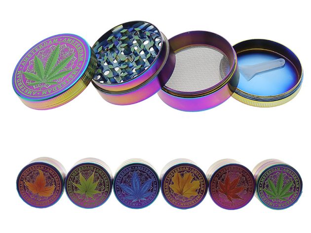 Grinder "Hanfblatt"; regenbogenfarbig; 4-tlg.; 6-fach sort.; Ø 45 mm; Höhe: 3,7 cm, einzeln