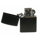 Benzinfeuerzeug "Schwarz" mit Einsatz; matt