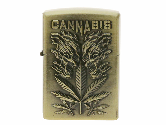 Benzinfeuerzeug  "Cannabis" Antik-Gold mit Einsatz